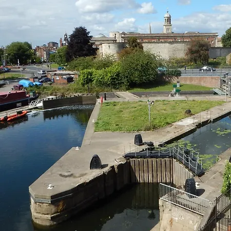 Apartment Castle Mills View York
